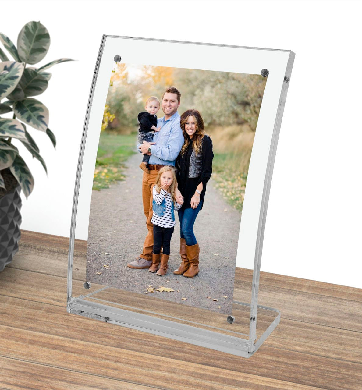 3.5"W x 5"H Curved Photo Display Frame with Magnet Closure and Base